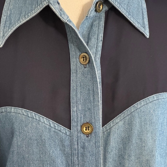 VINTAGE Denim Sheer Blue‎ Denim Button-Up Shirt Country Concert L Bloomingdale’s - Picture 4 of 7
